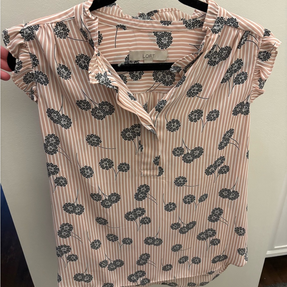 LOFT Women's Pink and Grey Floral Blouse